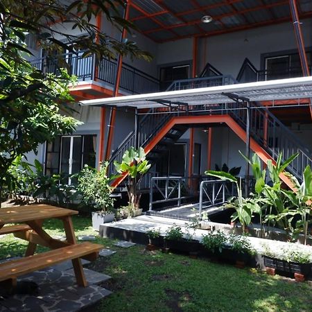 Ndalem Sorogenen Guesthouse Jogyakarta Zewnętrze zdjęcie