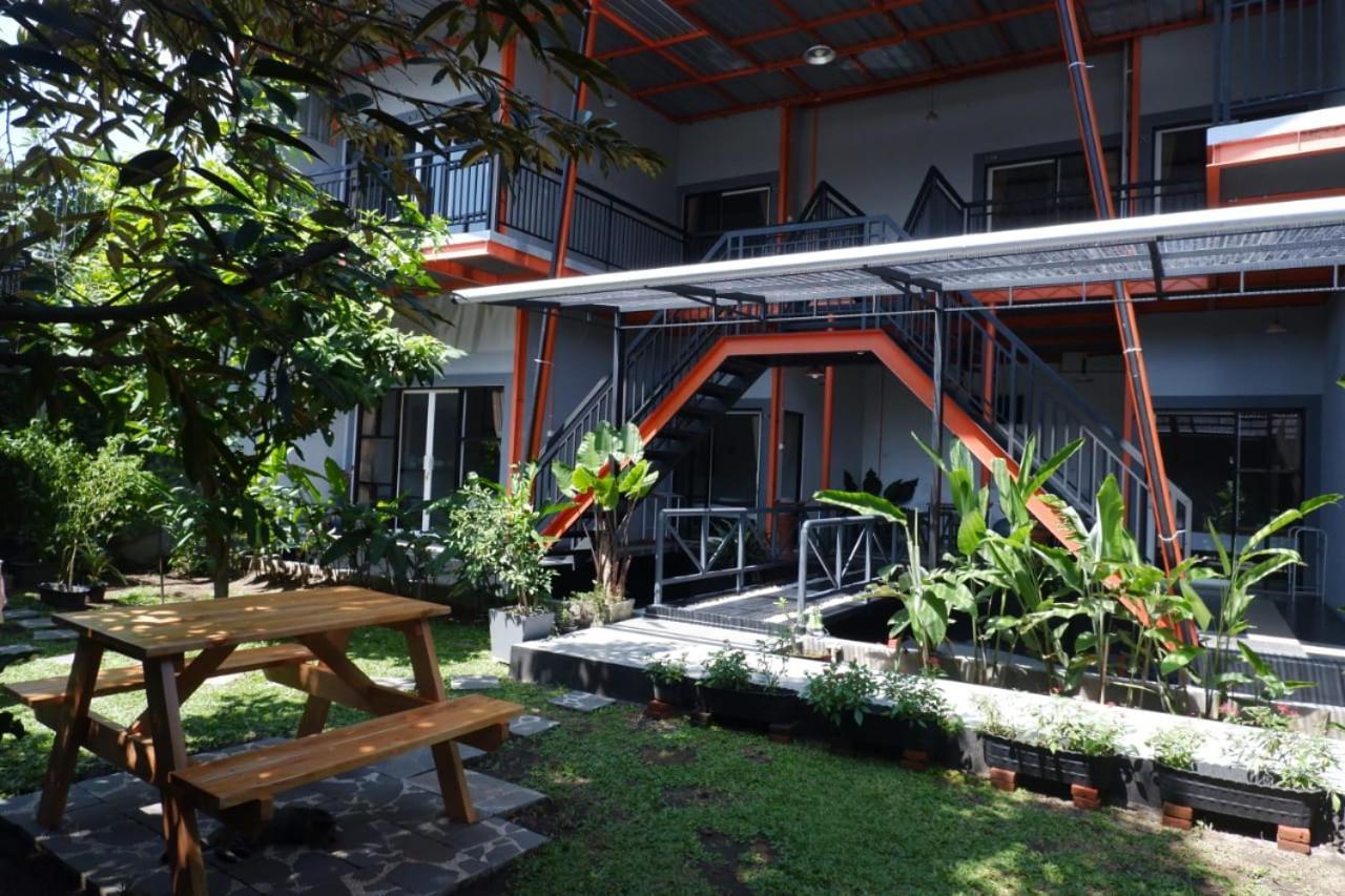 Ndalem Sorogenen Guesthouse Jogyakarta Zewnętrze zdjęcie